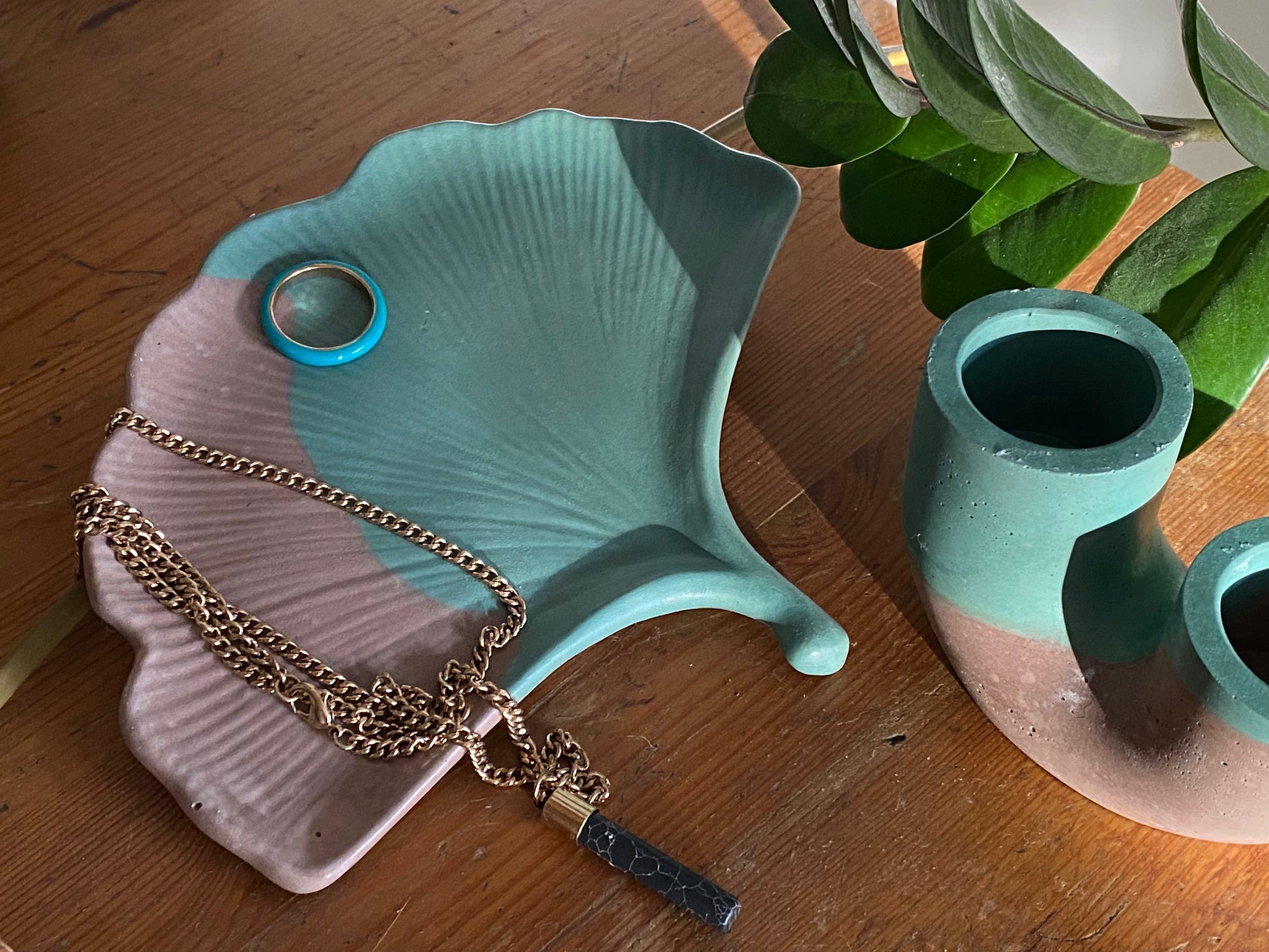 Concrete Ginkgo-Leaf tray earthy tones with green and brown color jewellery tray for minimalistic home decor