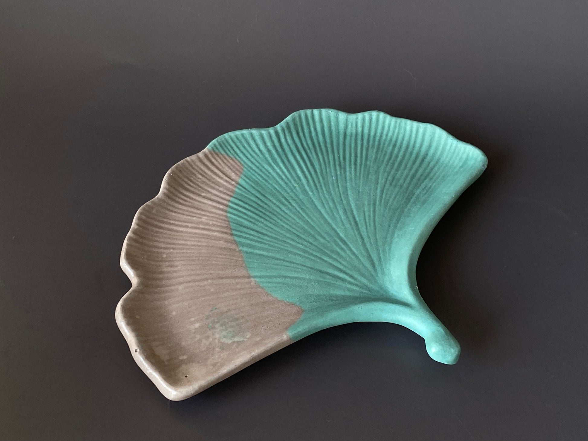 Concrete Ginkgo-Leaf tray earthy tones with green and brown color jewellery tray for minimalistic home decor