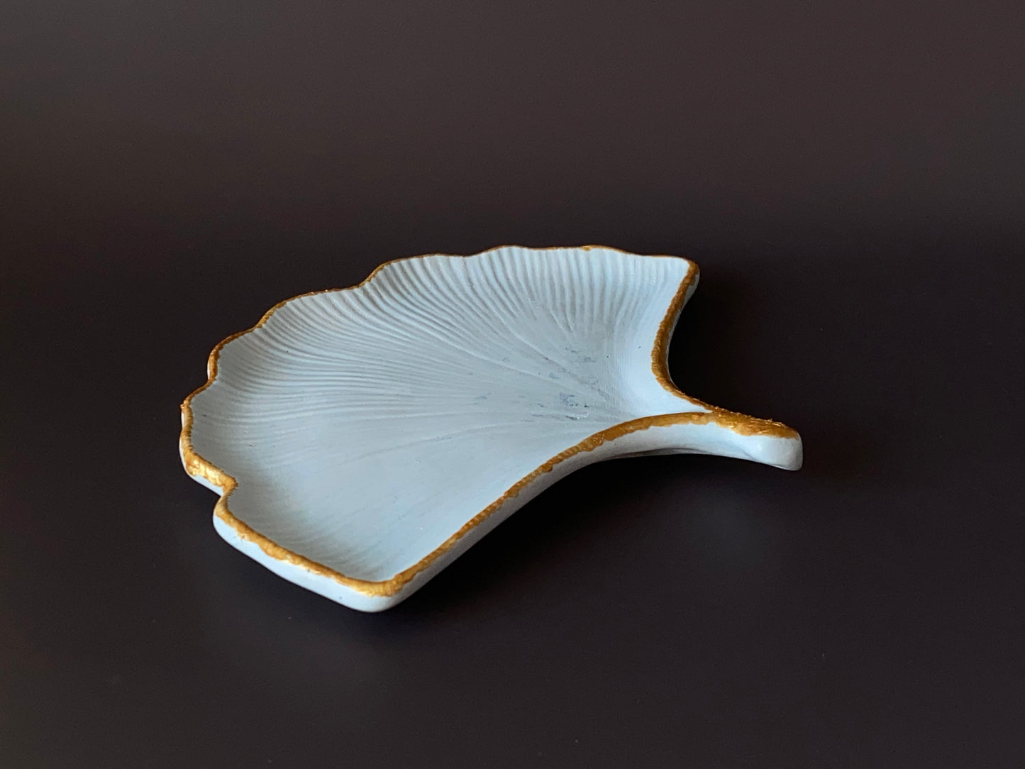 Handmade concrete ginkgo-leaf tray for minimalist home decor