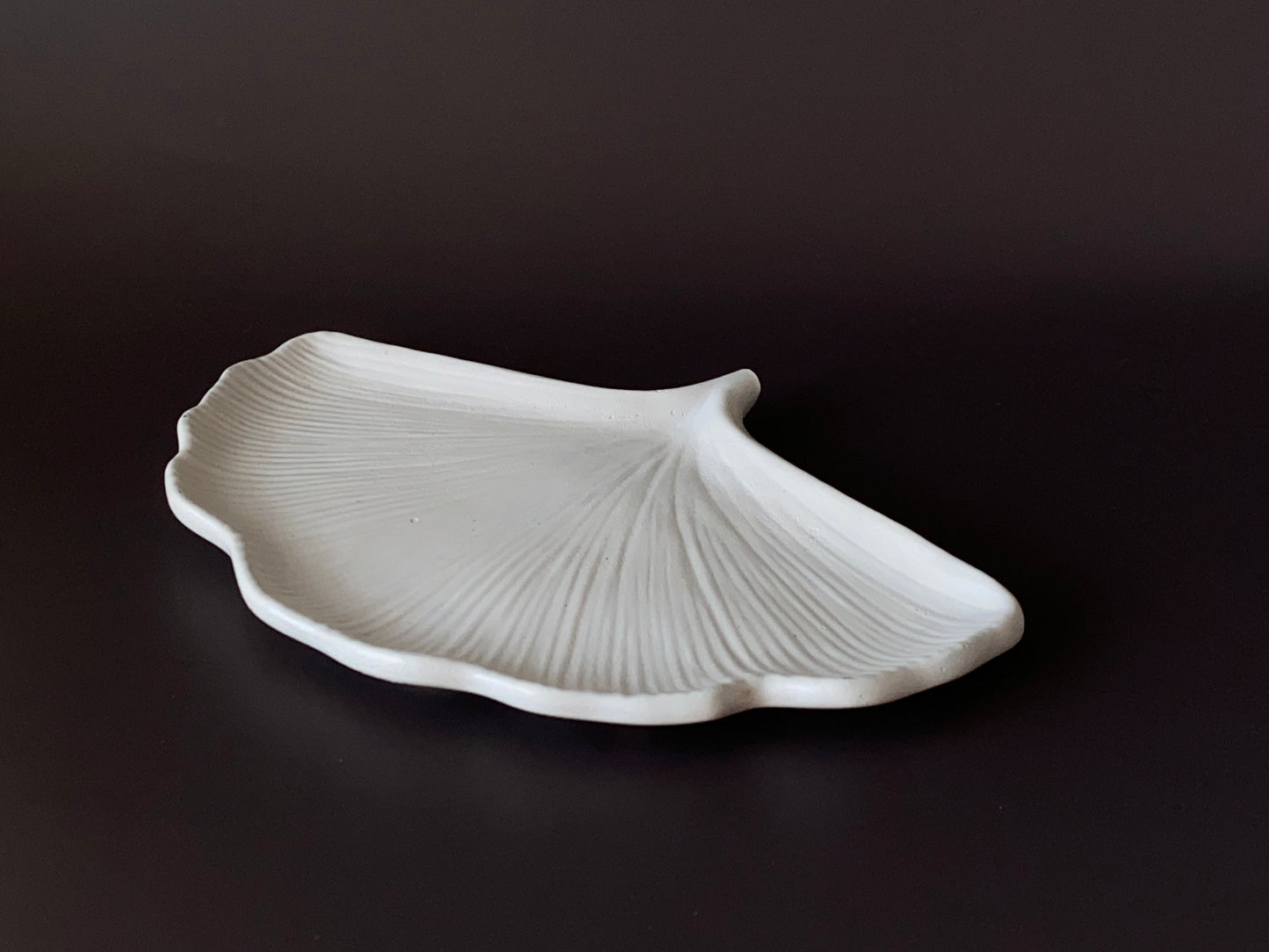 Handmade concrete ginkgo-leaf tray for minimalist home decor